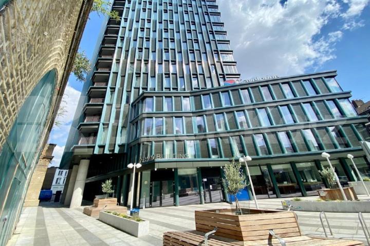 Situated on the 20th floor of The Ceramic Building with concierge and gym.  The Ceramic Building, Newington Causeway , Borough SE1